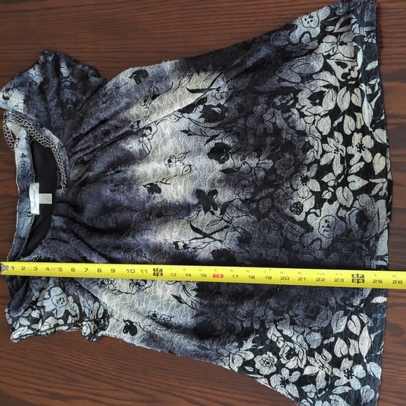 3 for $30. Black and white top - Picture 5 of 10